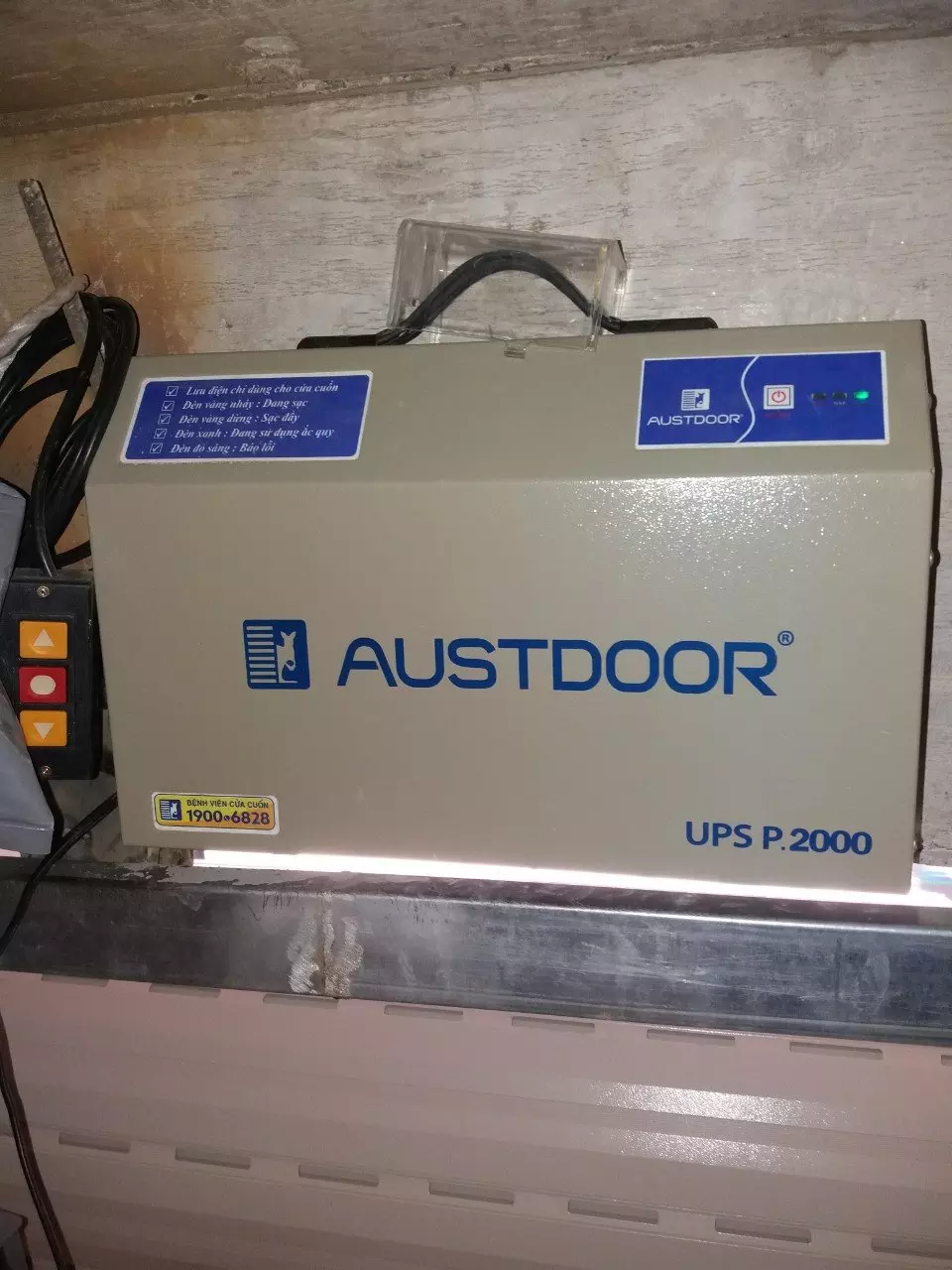 Bình lưu điện P2000 Austdoor | UPS Cửa Cuốn